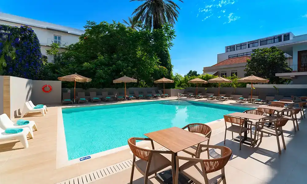 Amphitryon Hotel
